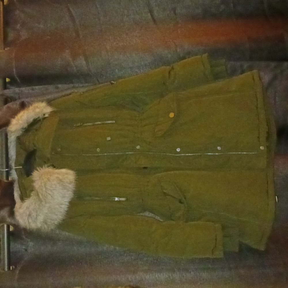 A woman's BCBGMAXAZRIA woman's Parka Coat Fox fur hud size S.